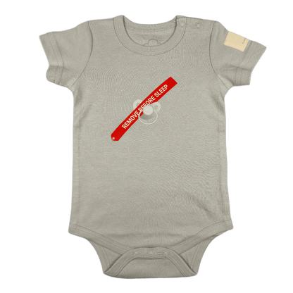 Aviation baby onesie, grey short sleeve with Remove Before Sleep print – Kumy Kids